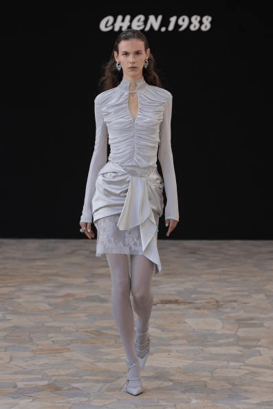 皇冠足球平台代理_江服陈龙CHEN.1988大秀米兰收官皇冠足球平台代理,“理想之秋”引国际共鸣