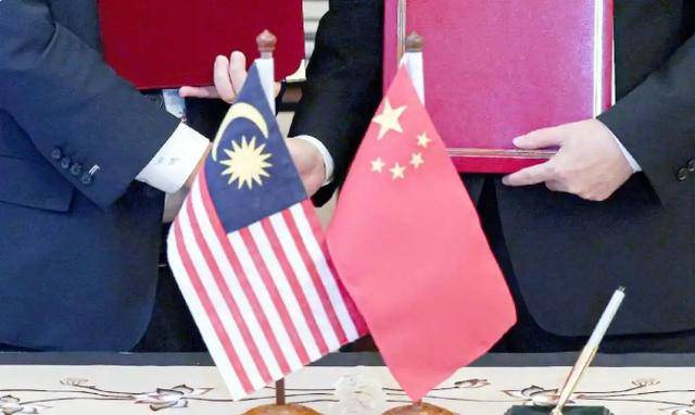 皇冠信用网站
_与美国签协议皇冠信用网站
,犯了众怒!中方严正关切,马来西亚急赴华澄清